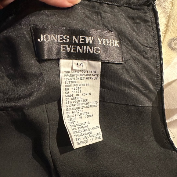 Halter evening gown - Picture 5 of 5